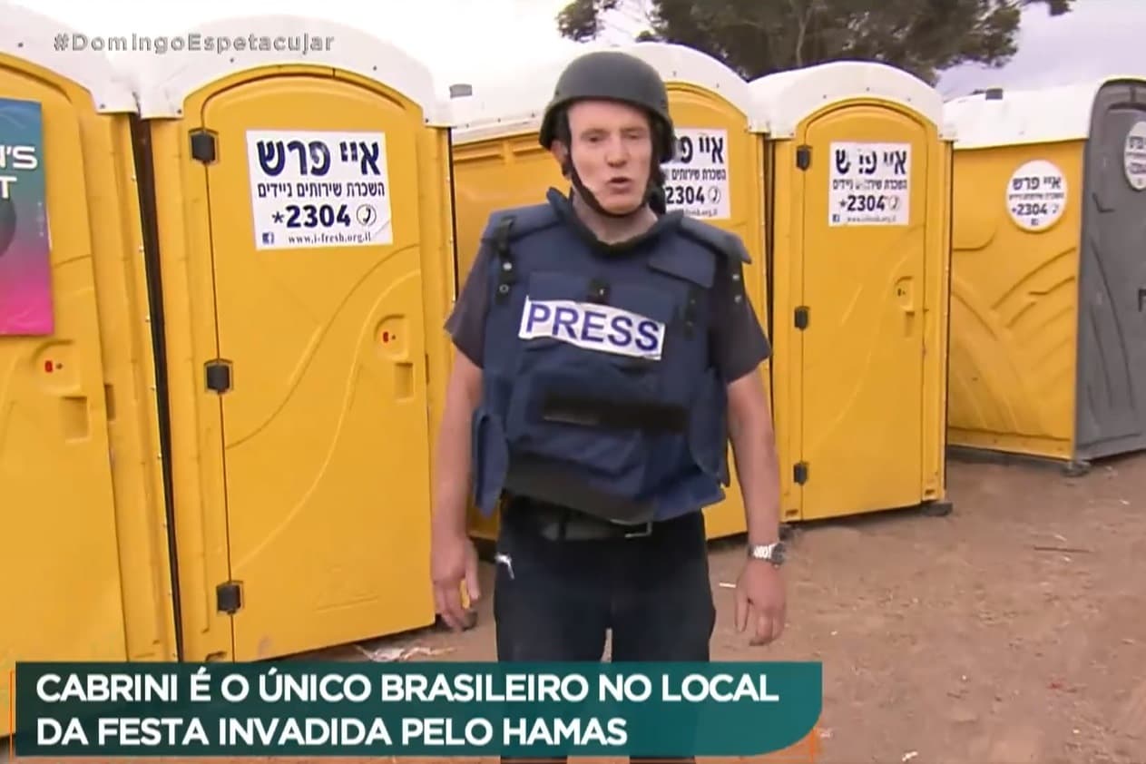 Roberto Cabrini entra no local da festa invadida por terroristas do Hamas