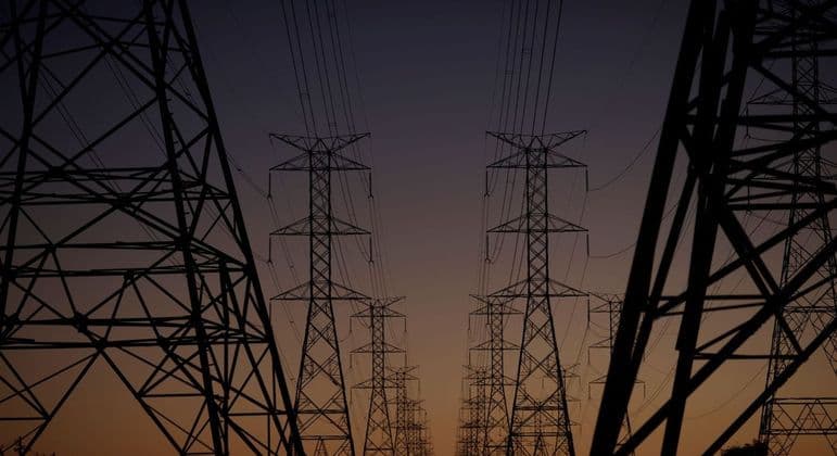 Aneel diz que 16 torres de energia foram danificadas em cinco dias