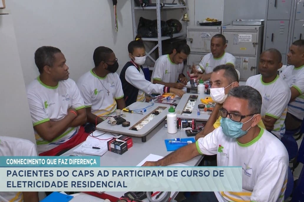 Pacientes do CAPS AD participam do curso Elétrico Residencial