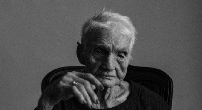 Idosa morre cinco dias após ganhar da neta ensaio fotográfico