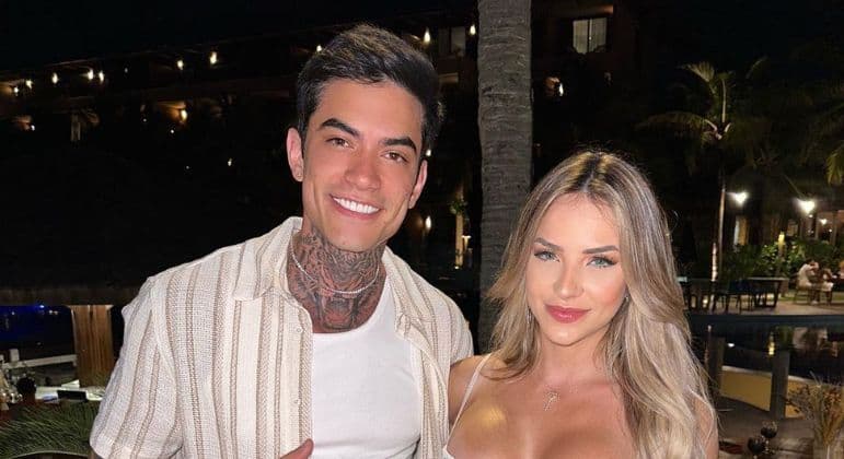 Gabi Martins pede para namorado cobrir tatuagem