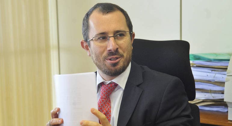 Ministro diz que vai analisar 234 sigilos impostos
