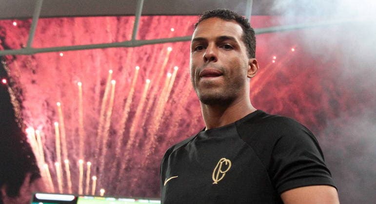 Bom início do Corinthians afasta desconfiança em Fernando Lázaro