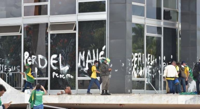 AGU pede à Justiça condenação definitiva de financiadores