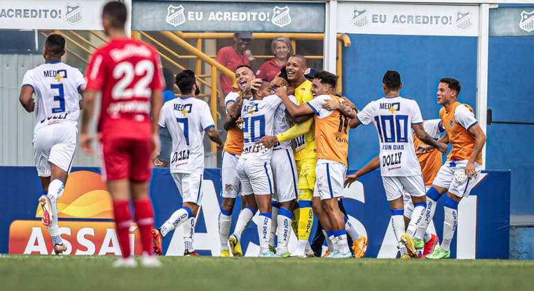 Água Santa conta com gol de Bruno Mezenga e vence o Bragantino