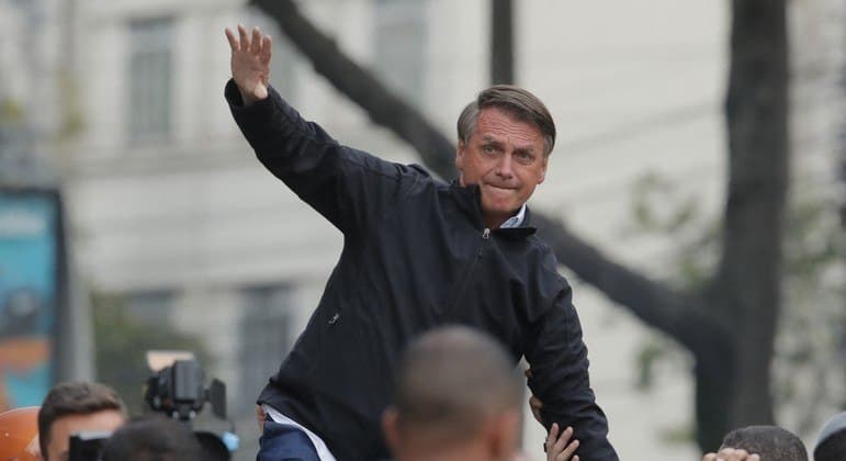 TCU vai investigar gastos sigilosos de Bolsonaro no cartão corporativo