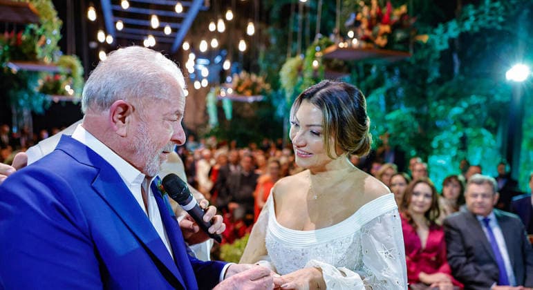 Lula vai passar o carnaval em praia privativa na Bahia