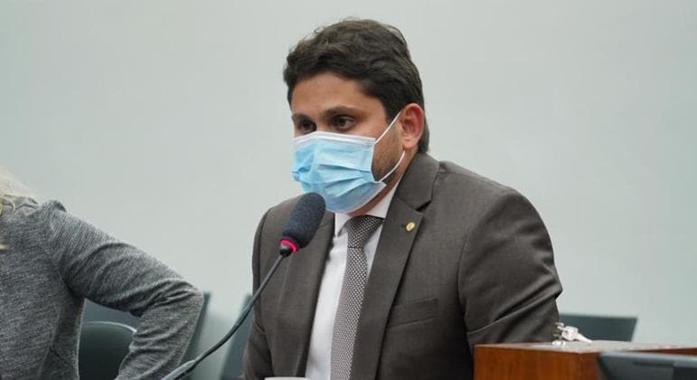 Deputado vai à PGR contra ministro das Comunicações por tráfico de influência
