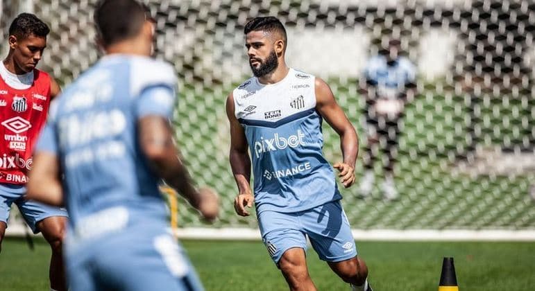 Felipe Jonatan volta a treinar e deve reforçar o Santos pelo Paulistão