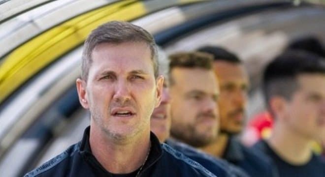 Santos acerta com Paulo Turra para substituir Odair Hellmann