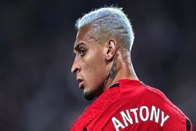 Antony chega à Inglaterra para depor em caso de agressão