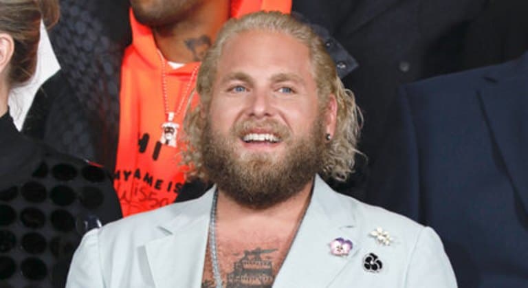 Ator Jonah Hill aparece irreconhecível após perder peso e fazer a barba