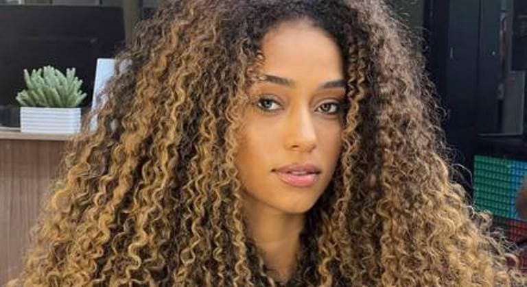 Morre atriz e modelo Isis Freitas aos 22 anos
