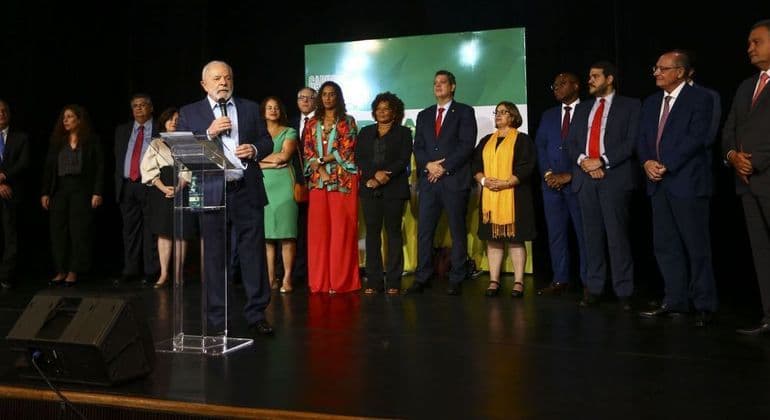 Lula fará primeira reunião com os 37 ministros nesta sexta-feira