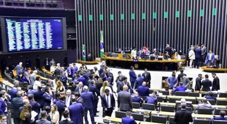 Câmara aprova reajuste do salário mínimo para R$ 1.320