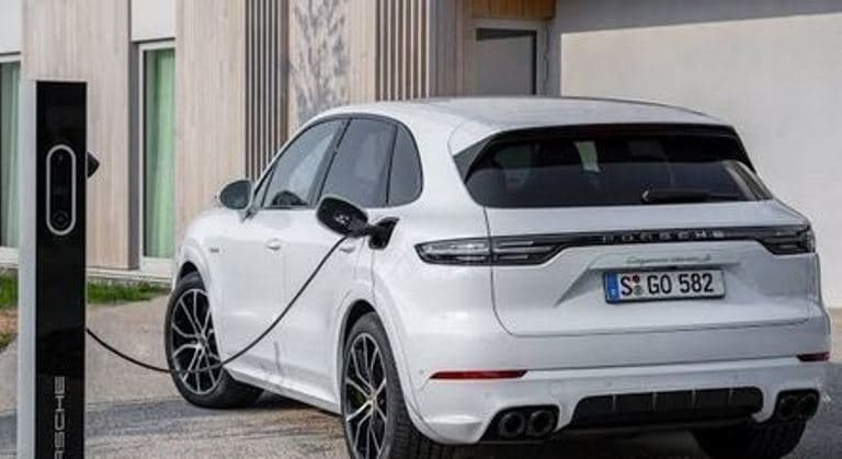 Carro elétrico não ajuda o meio ambiente mesmo? Especialistas debatem