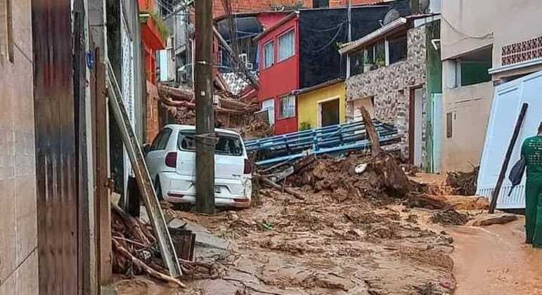 Macarrão por R$ 20 e água por R$ 93: preços abusivos no litoral de SP