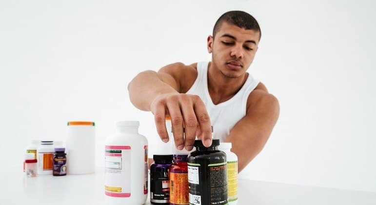 Entenda para que serve a creatina, um dos suplementos mais usados por marombeiros