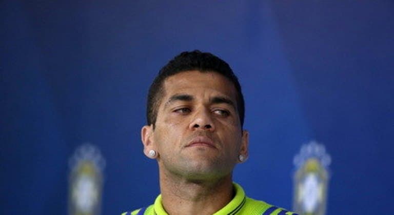 Daniel Alves fala pela primeira vez: 'Não sei por que ela fez tudo isso, mas a perdoo'