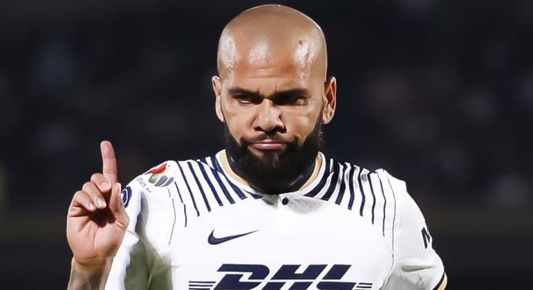 Daniel Alves completa um mês de prisão na Espanha
