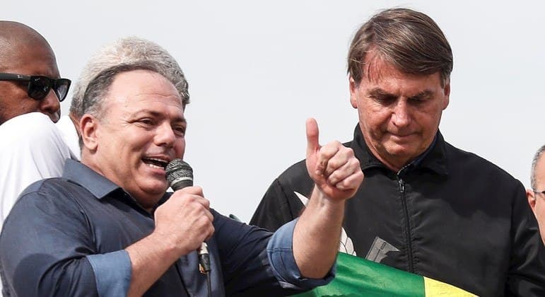 Pazuello avisou ao Exército que iria a ato com Bolsonaro em 2021