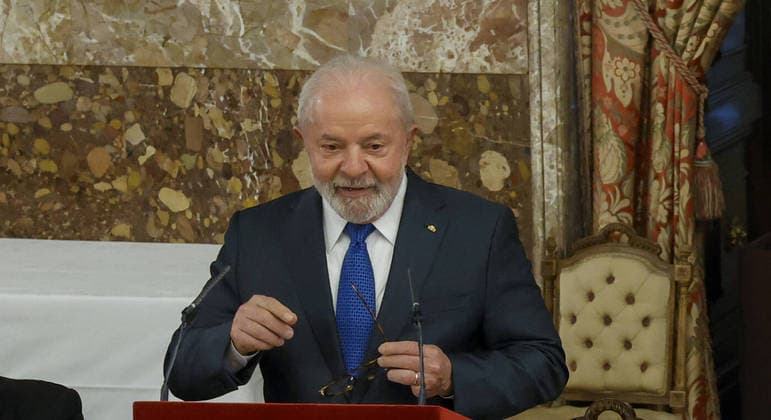 Lula retorna da Europa amanhã com 3 ministros na mira da CPI