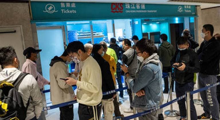 China tenta retomar normalidade diante de hospitais cheios por Covid