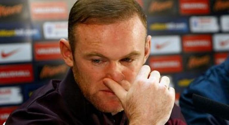 Rooney revela que bebia até desmaiar no início da carreira: 'Servia como fuga'