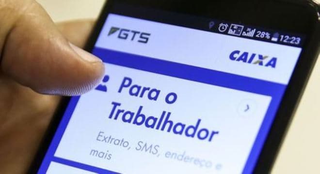 Uso do FGTS para viagens pode trazer riscos ao trabalhador, dizem especialistas