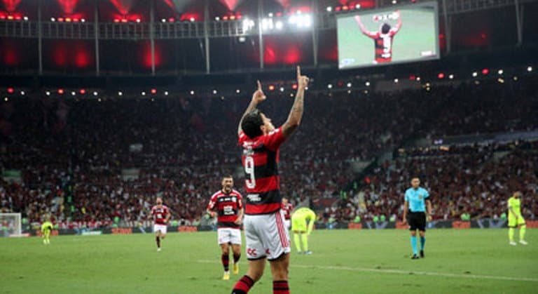 Flamengo vence Palmeiras e entra na briga pelo título brasileiro