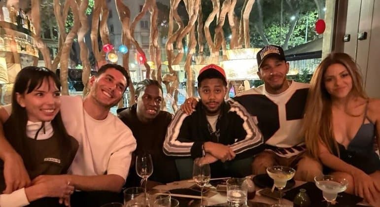 Shakira e Lewis Hamilton estão namorando, segundo revista americana