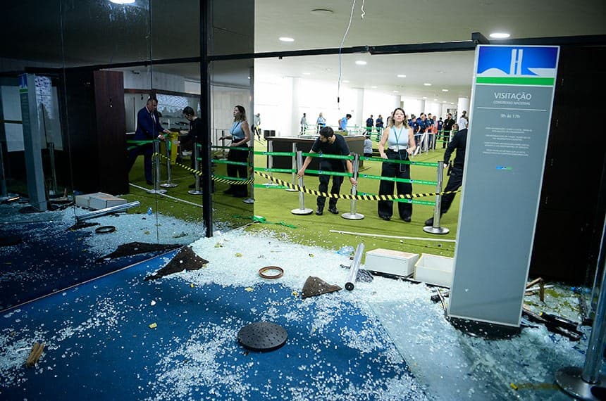Senado calcula em R$ 4 milhões prejuízo causado por invasores