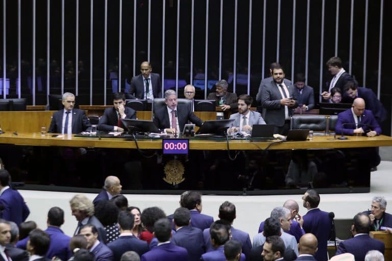 Câmara aprova MP que reorganiza ministérios do governo Lula