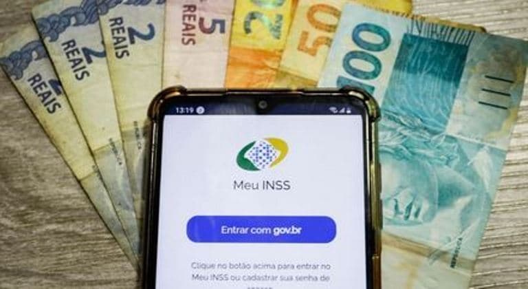 INSS começa a pagar segunda parcela do 13º para quem recebe acima do piso