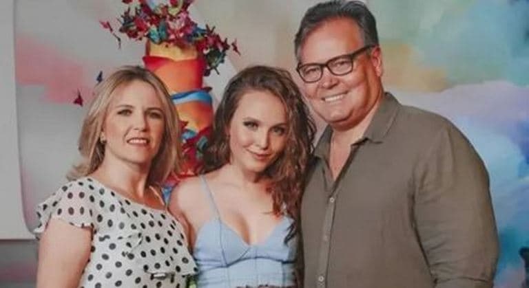 Larissa Manoela alfineta pais em propaganda: 'O dinheiro é meu'