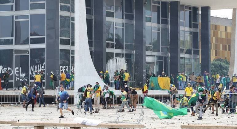PGR denuncia mais 139 pessoas por participar de atos em vandalismo em Brasília