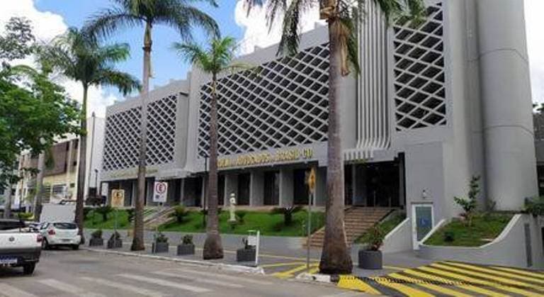 Advogado falta a audiência e justifica que tinha encontro para fazer sexo