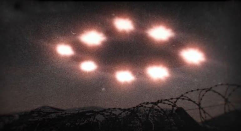 OVNIs brilhantes e misteriosos sobrevoam base da Força Aérea americana