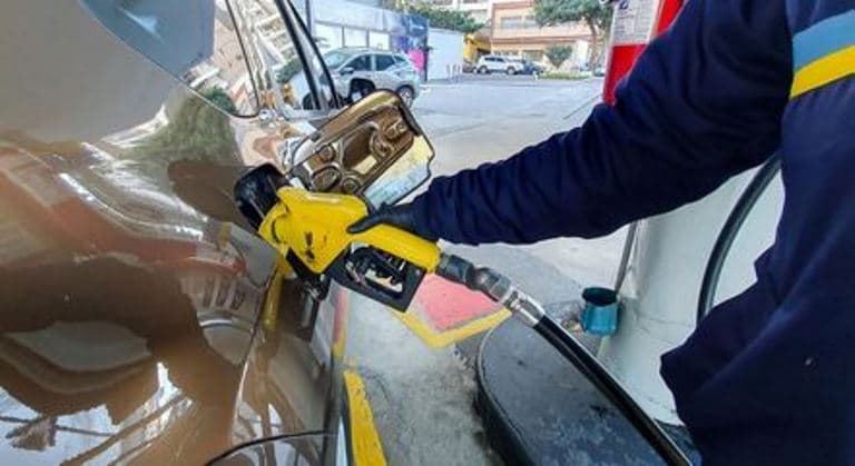 Gasolina deve chegar a R$ 5,05 nos postos, com redução nas refinarias