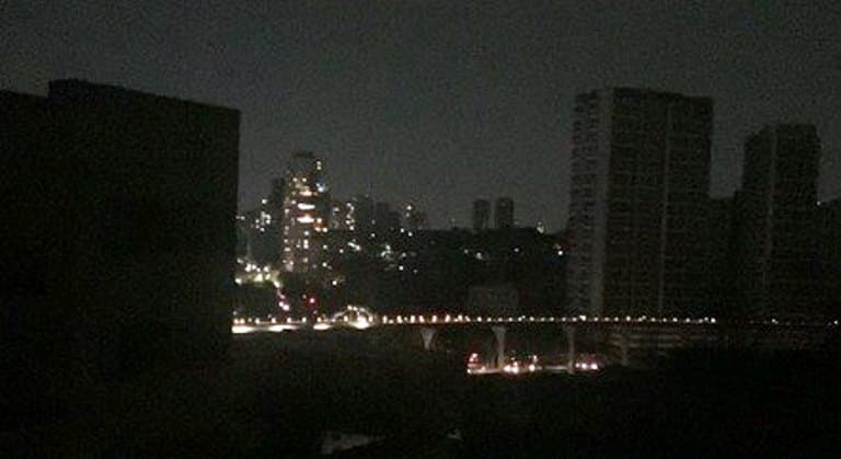 Apagão ainda afeta 315 mil imóveis em SP há mais de três dias