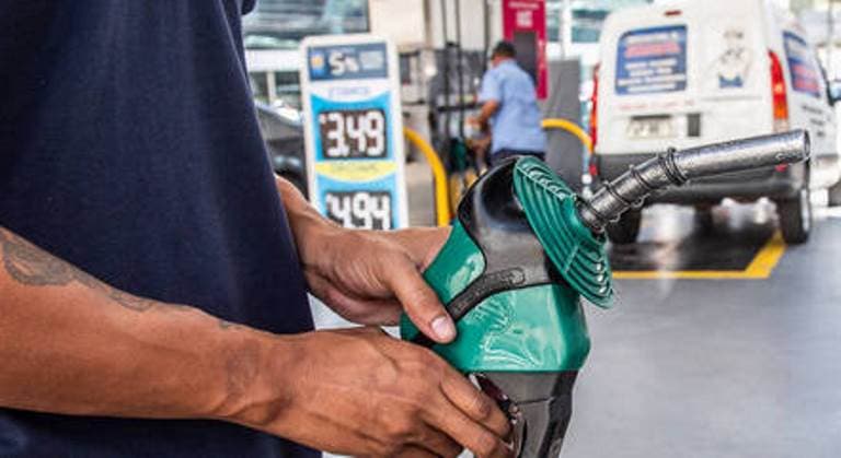 Gasolina deve ficar R$ 0,34 mais cara a partir de sábado com volta de impostos
