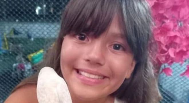 Menina morre ao ter cabelo sugado por bomba de piscina, no Rio