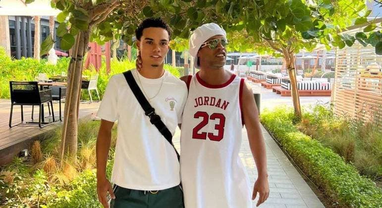 Ronaldinho confirma contrato de filho com o Barcelona