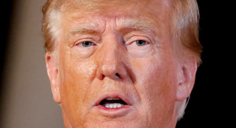 Trump arrecada quase R$ 8 milhões para campanha presidencial após alertar que seria presoTrump arrecada quase R$ 8 milhões para campanha presidencial após alertar que seria preso