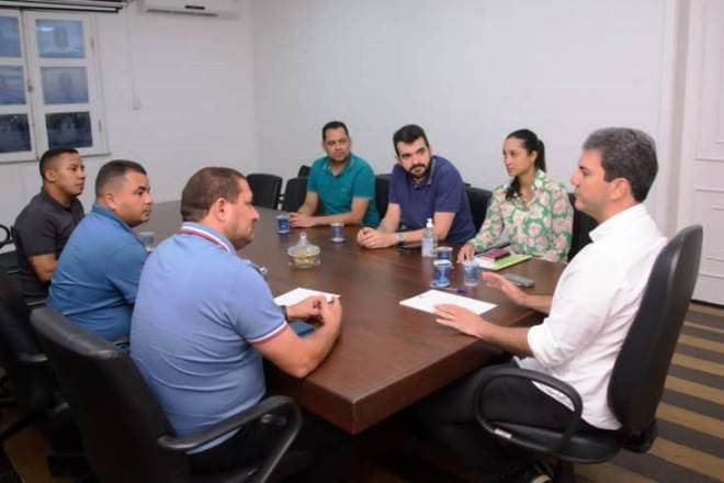 Câmara recebe PL que reajusta em 15% salário dos professores da rede municipal