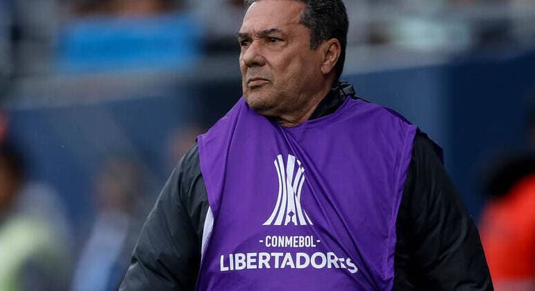 Duilio não demitirá Luxemburgo e promete reforços no Corinthians