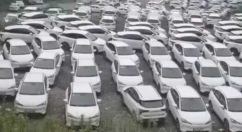 Cemitério de carros elétricos na China tem mais de 10 mil veículos abandonados