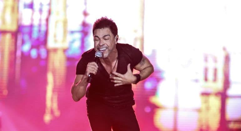 Zezé Di Camargo desafina e passa vergonha em shows já faz tempo