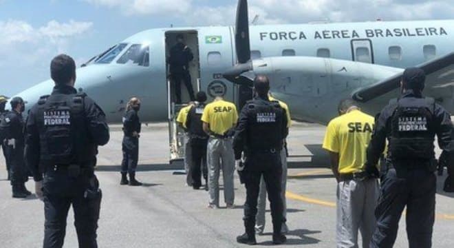 Ministério da Justiça realiza rodízio de 14 presos entre cinco presídios federais