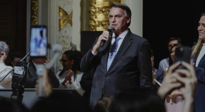 Justiça nega pedido de indenização feito por Bolsonaro contra Lula por falas sobre móveis